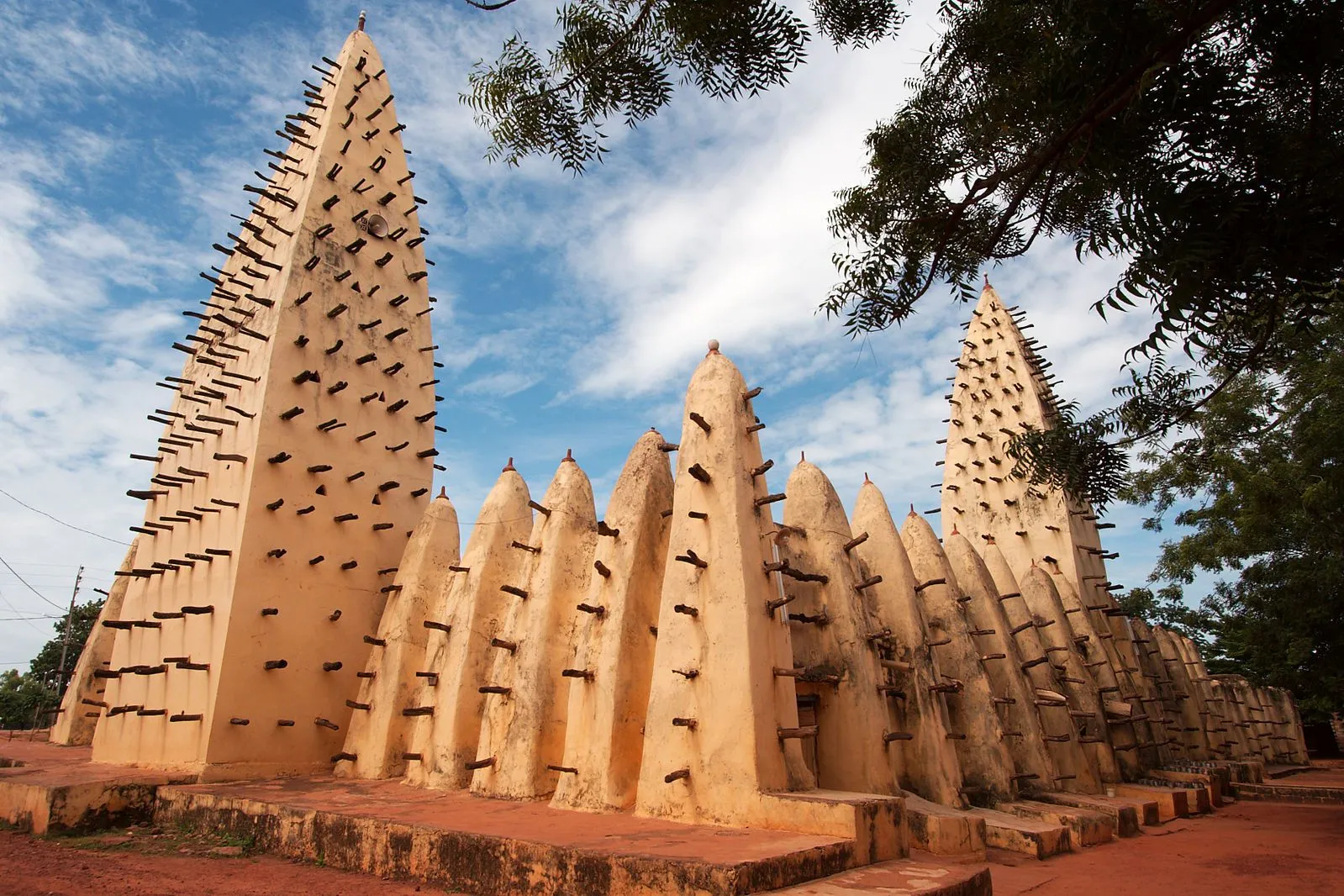 Figure 5. The Grand Mosque of Bobo-Dioulasso, Bobo-Dioulasso, Burkina Faso, (Courtesy qiv)